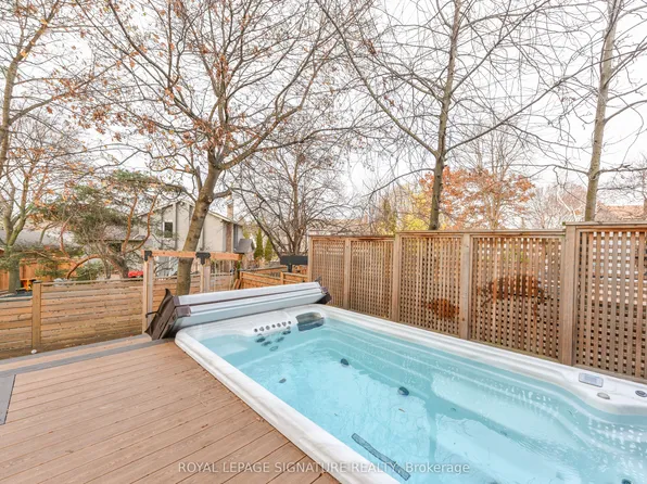 3162 Folkway Dr, Mississauga, ON L5L 2A3