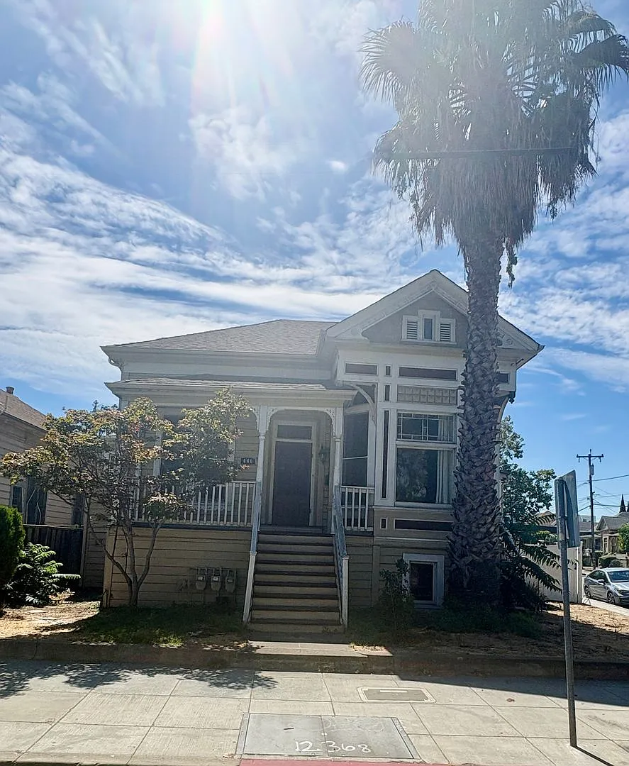 Downtown Victorian 1/1 — Photo 1