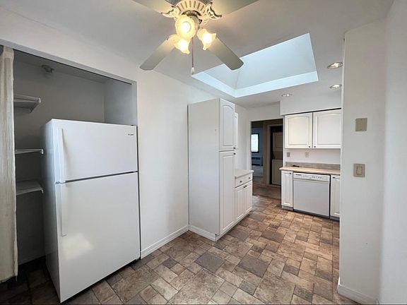 3rd image of 15 E Hollywood Ave APT 2