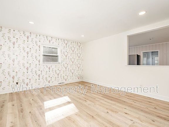 3rd image of 7726 Wallace Ln
