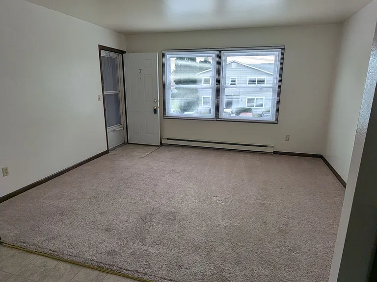 2 bed, 1.0 bath, $850 — Photo 7