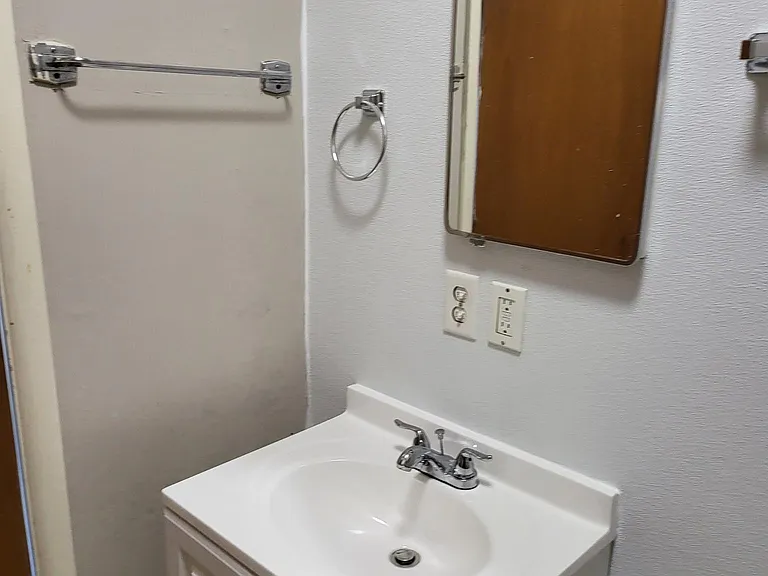 1724 Douglas St #2 — Photo 3