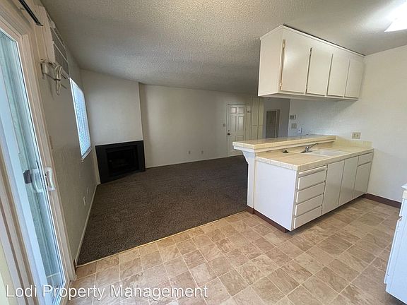 4th image of 715 N Church St #8