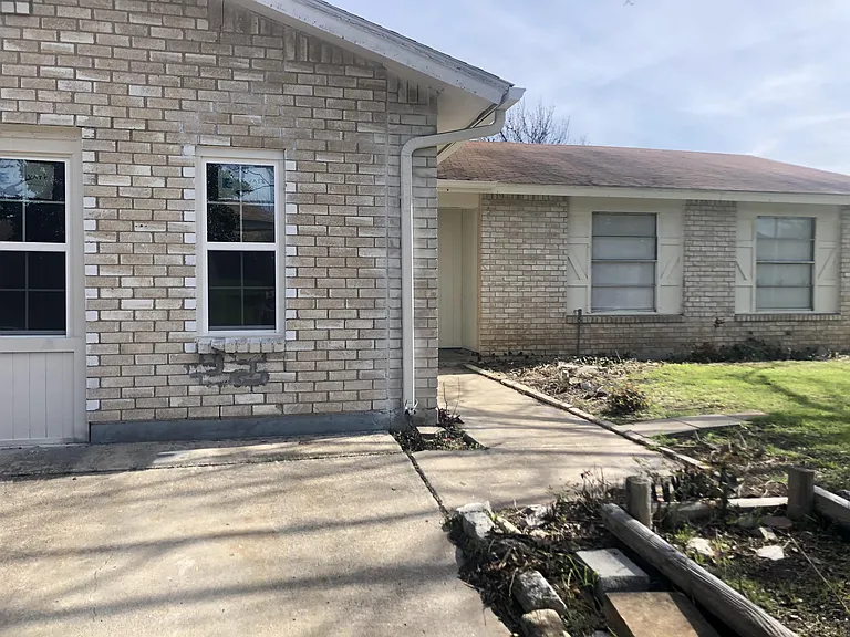 1554 Willowbrook St — Photo 1