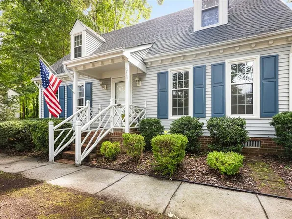 916 Oxford Dr, Virginia Beach, VA 23452