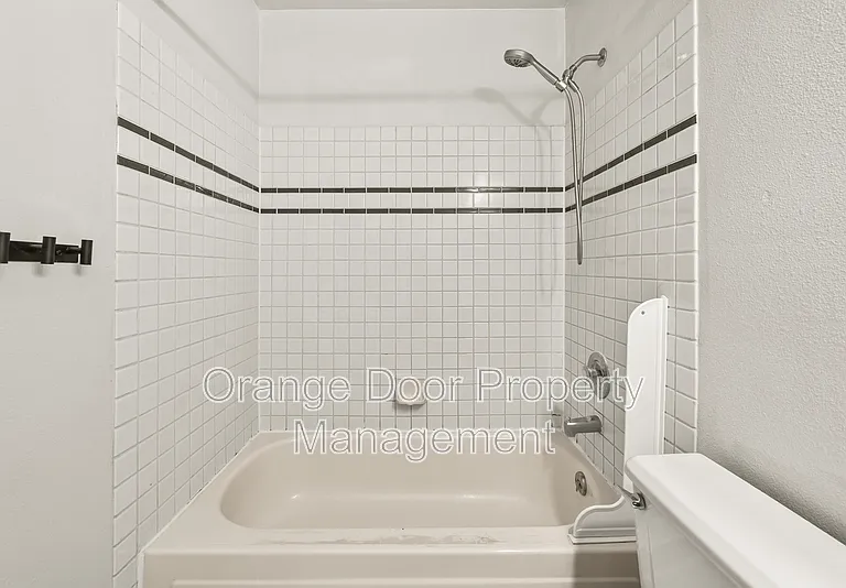 5204 Ridge Dr NE — Photo 40