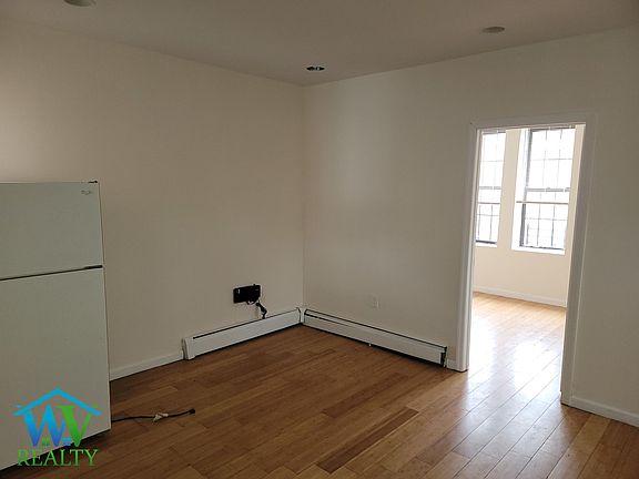 2nd image of 1003 E 217th St #Basement