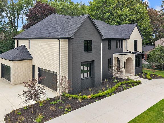 4th image of 4546 Niagara Ln