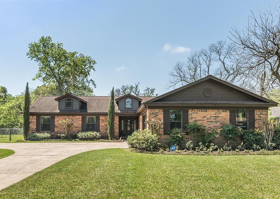1st image of 309 Southern Oaks Dr