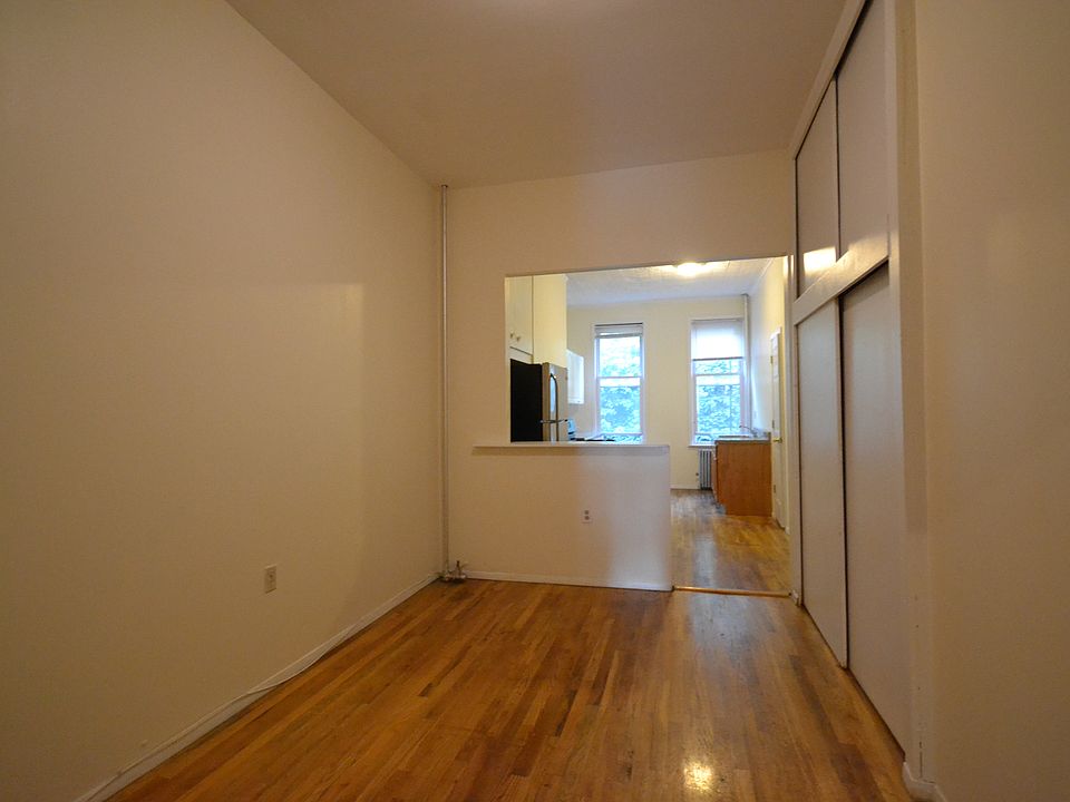 2nd image of 730 Lorimer St APT 2L