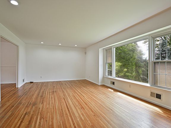 5th image of 25 Hawthorne Way