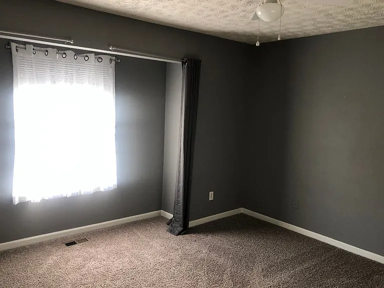 670 Shadywood Ln — Photo 4