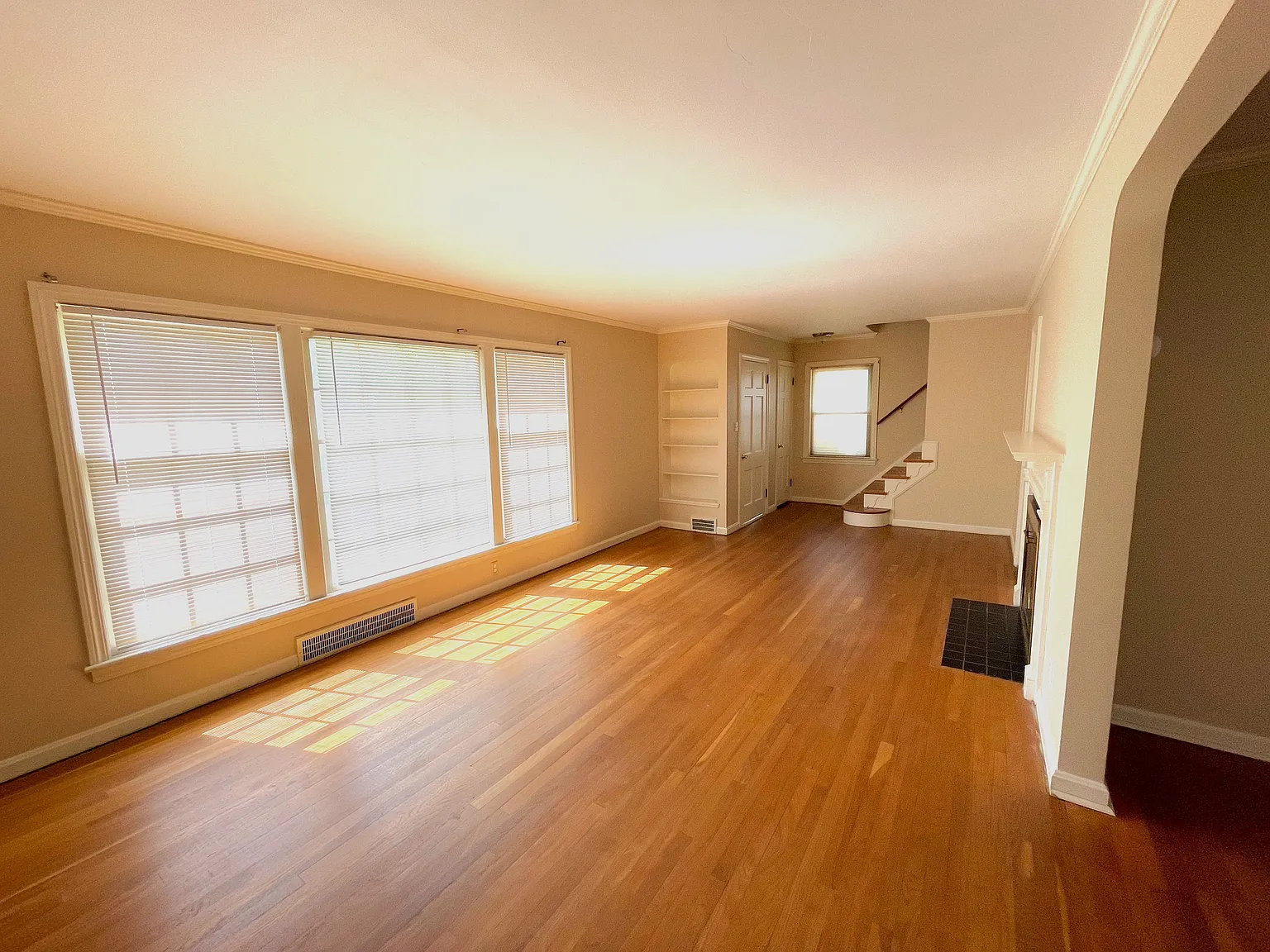 3 bed, 1.5 bath, 2150 sqft, $2,200 — Photo 3