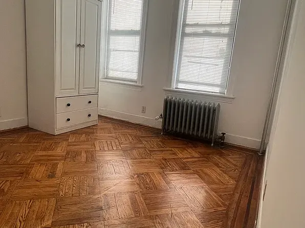 3427 43rd St APT 2R, Astoria, NY 11101