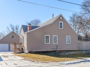 140 2nd St, Alburnett, IA 52202