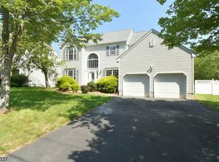 65 Vones Ln, Raritan, NJ 08869