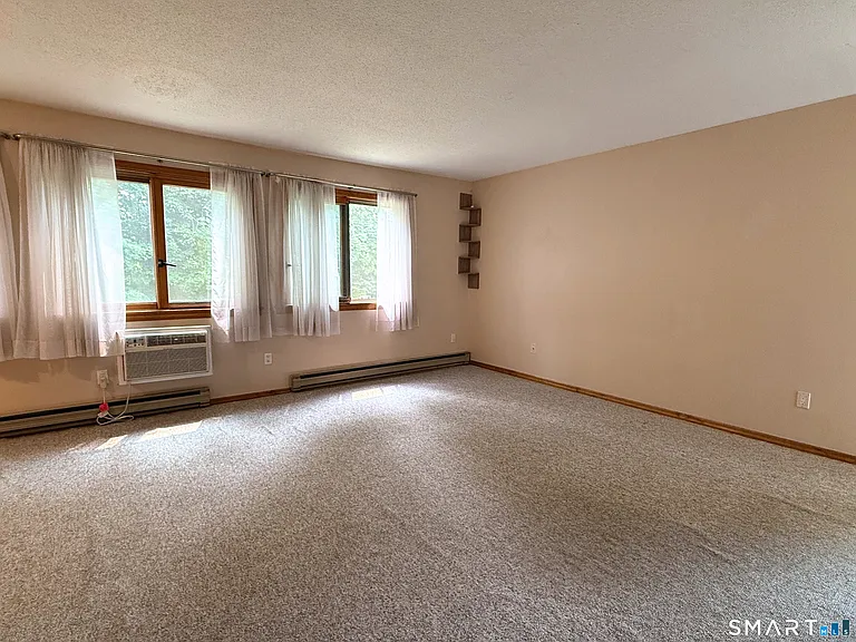 8 Pineview Dr #A — Photo 2