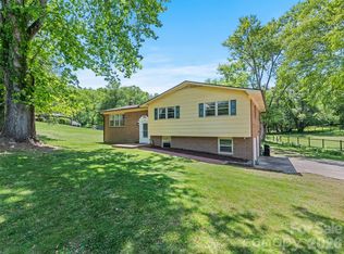 182 Fairway Hills Dr, Waynesville, NC 28786