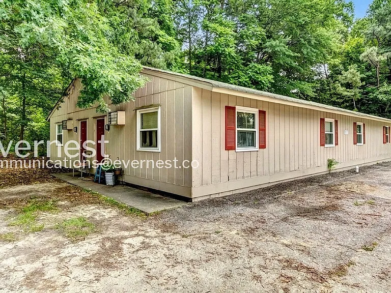 Huntwood Apartments — Photo 9