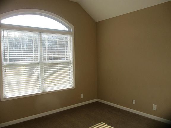 4th image of 611 Hidden Valley Dr