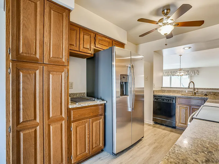 5205 Columbia Rd #9 — Photo 3
