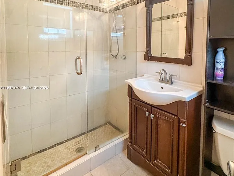 1911 N 44th Ave — Photo 10