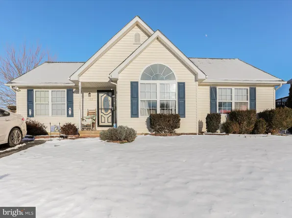 165 Universe Dr, Martinsburg, WV 25404