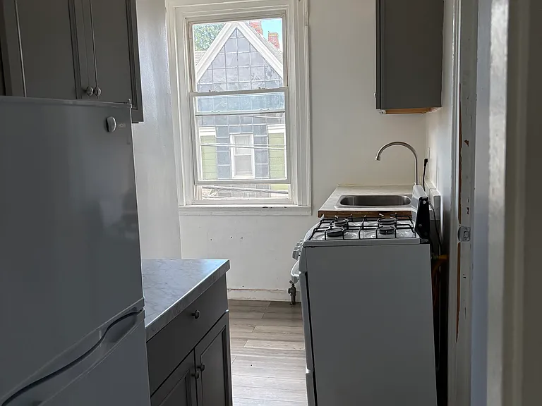 102 E Main St #7 — Photo 3