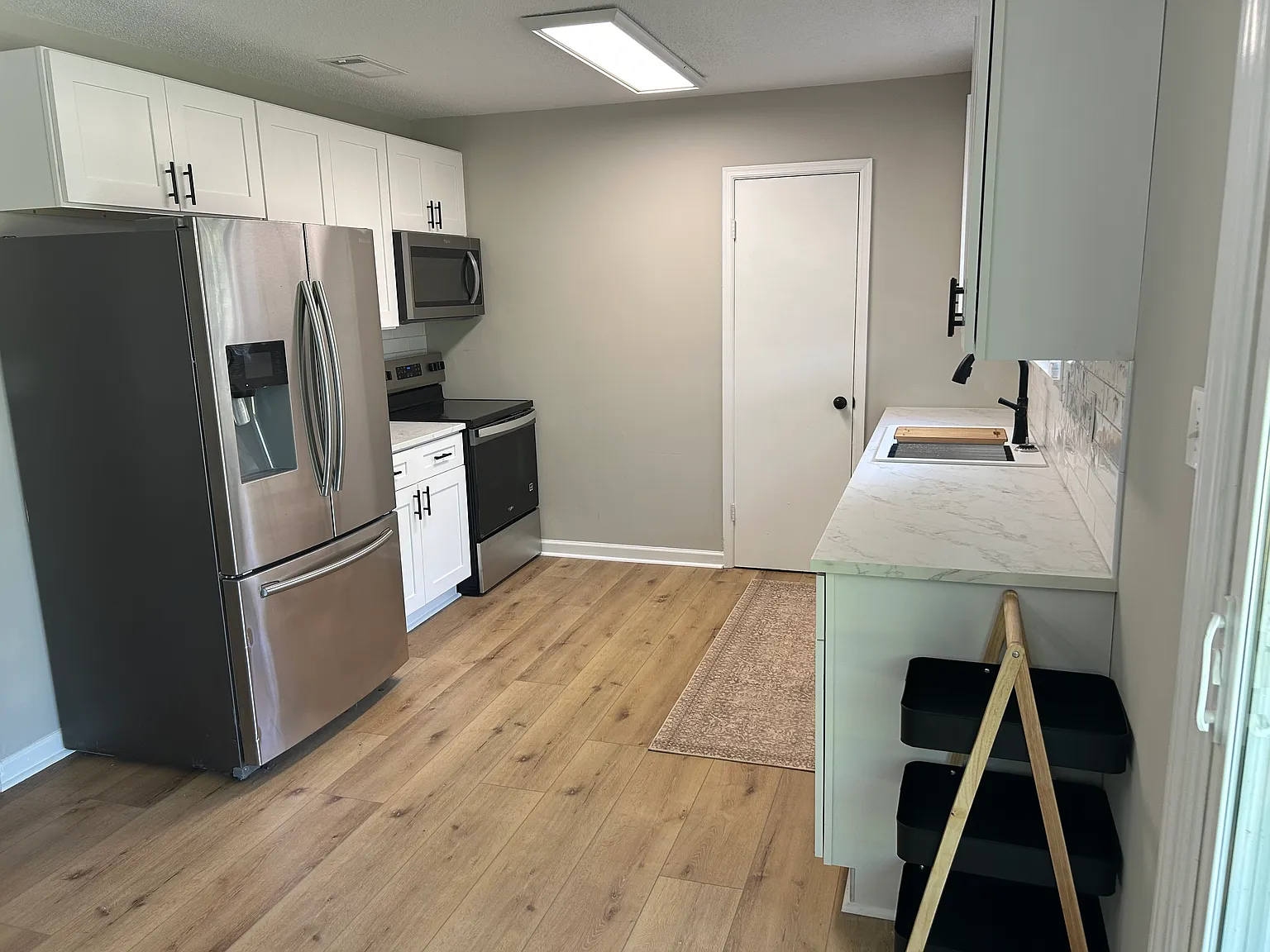 3 bed, 1.5 bath, 1303 sqft, $2,395 — Photo 2