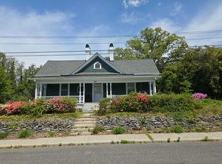148 W Poplar St, Mount Airy, NC 27030