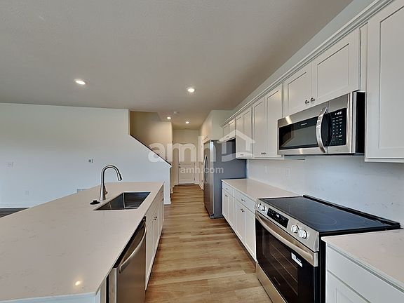 5th image of 9166 Henley Ave SW