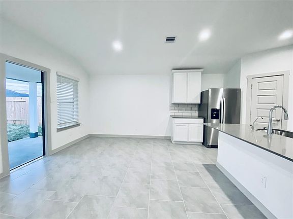 5th image of 28926 Yachting Point Ln