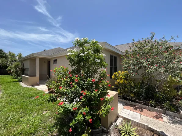 720 106th Ave N, Naples, FL 34108