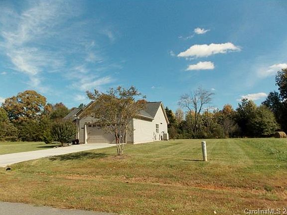 3rd image of 119 Castle Pines Ln