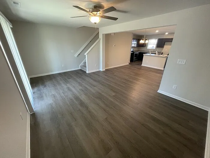 1097 Peony Ln — Photo 3