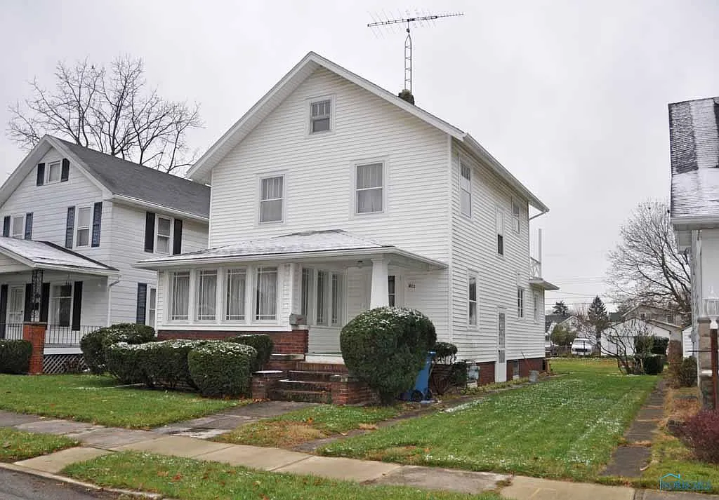 812 Clinton St photo 1