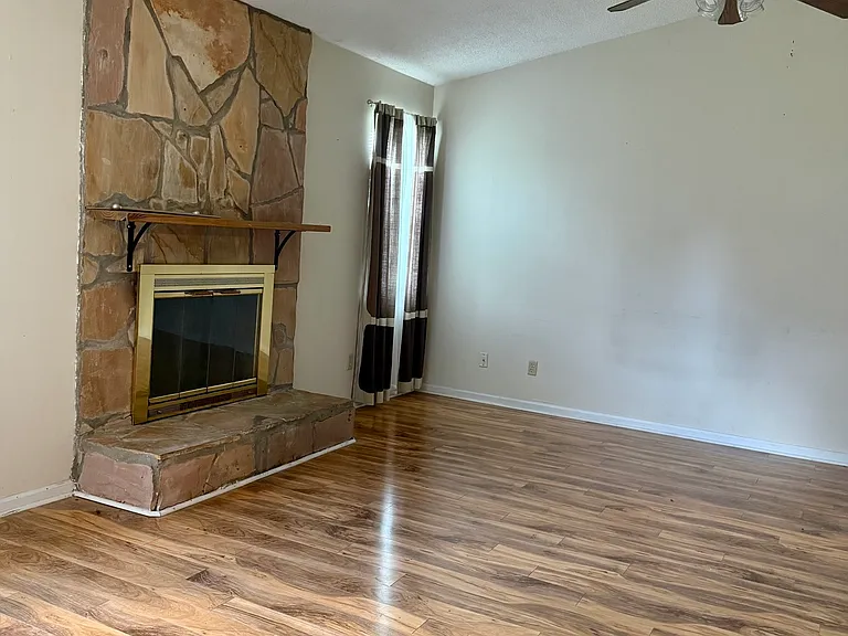 104 Woodcarver Trl — Photo 4