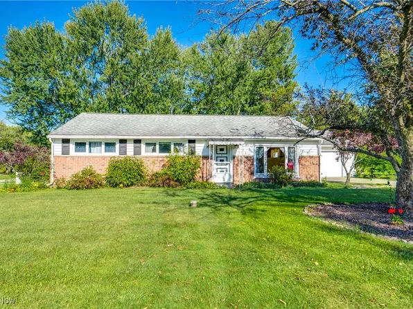 9244 Lakeside Dr, Streetsboro, OH 44241