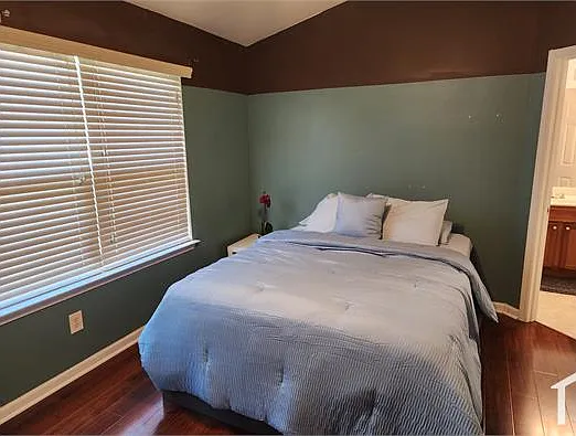 2232 Leicester Way SE — Photo 9