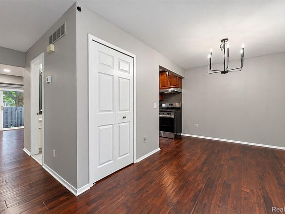 4th image of 24264 Bashian Dr