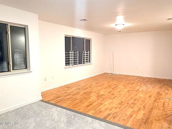 2nd image of 305 Osgood Ave #2