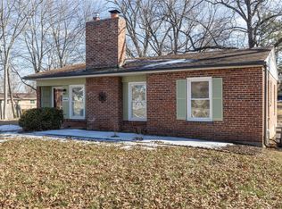 8866 Watson Woods Ct, Saint Louis, MO 63126