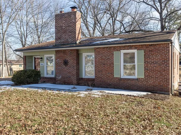 8866 Watson Woods Ct, Saint Louis, MO 63126