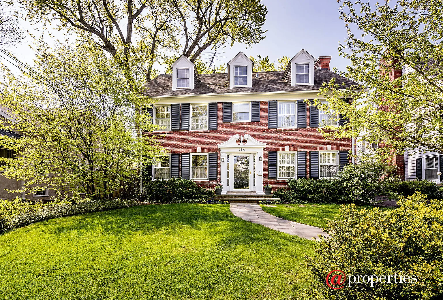 654 Elder Ln photo 1