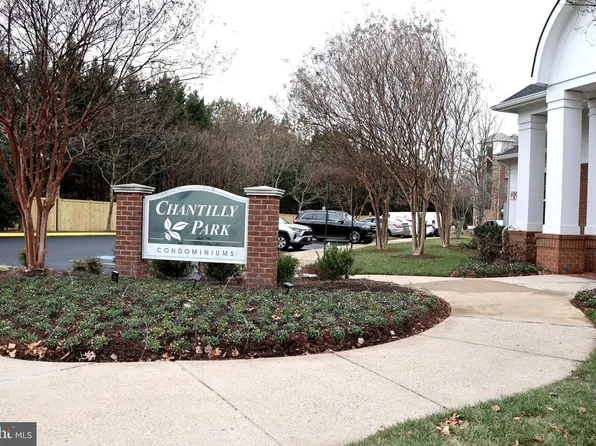 3820 Lightfoot St Unit 316, Chantilly, VA 20151
