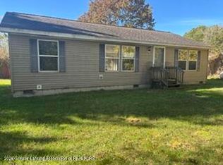 1811 E North St, Sumner, MI 48889