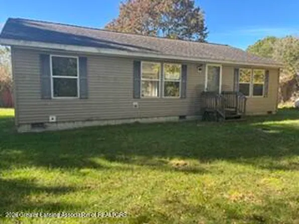 1811 E North St, Sumner, MI 48889