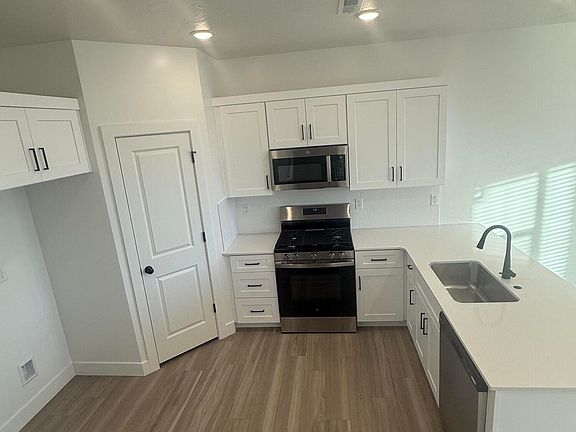 5th image of 1046 E Malibu Ln