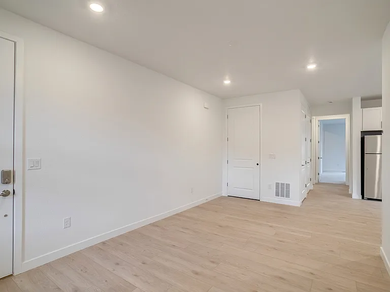 15402 W Dequesne Ave — Photo 8
