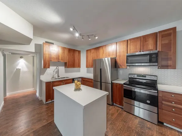 10811 Richmond Ave APT 8, Houston, TX 77042